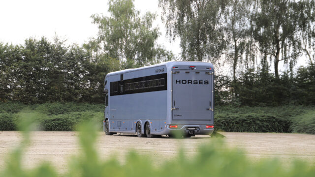 Krismar-horse-truck-395-7-aspect-ratio-2048-1274